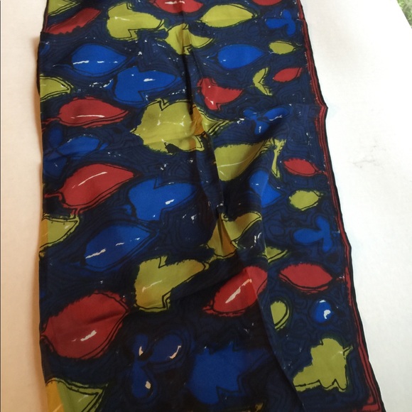 Like New! VINTAGE VERA SILK MULTI COLORED HANDROLLED SCARF - Picture 2 of 5